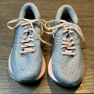 ASICS Gel-Kayano 27, size 8, excellent used condition.